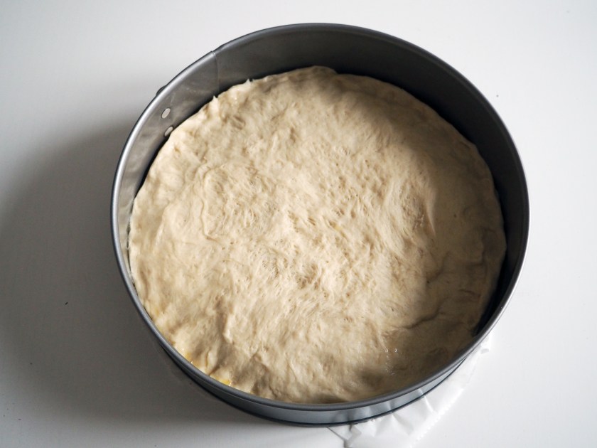 Cake with yeast dough