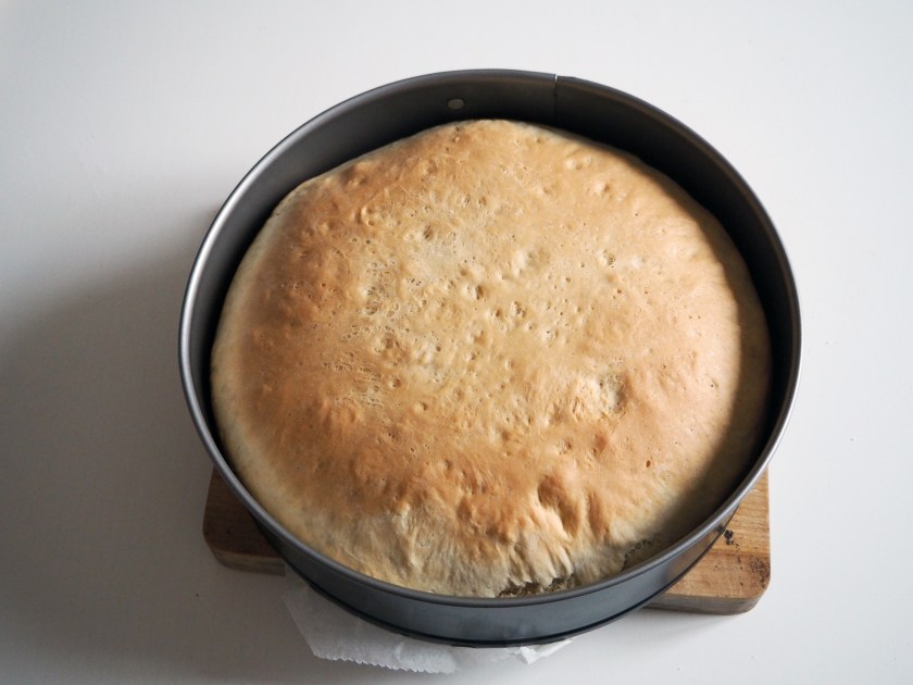 Cake with yeast dough