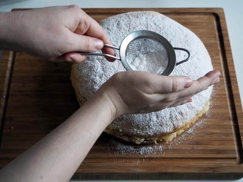 Cake with yeast dough