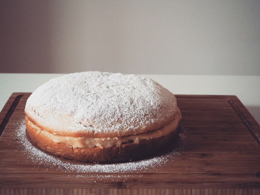 Cake with yeast dough