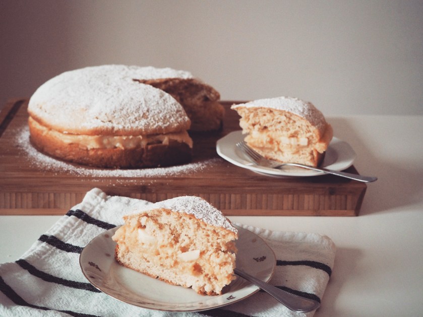Cake with yeast dough