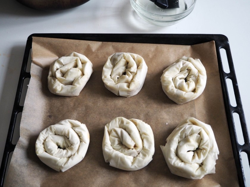 Phyllo rolls with spicy meat filling