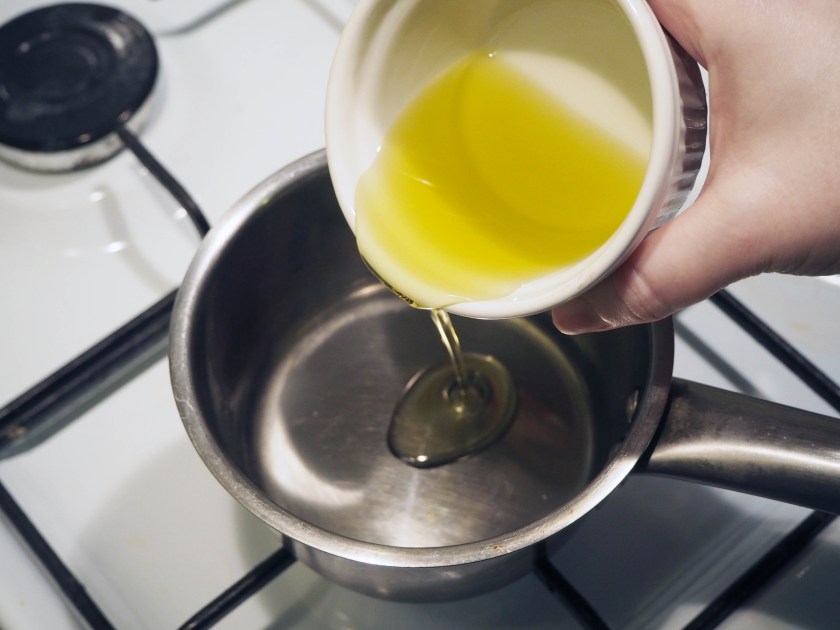 Phyllo rolls with spicy meat filling