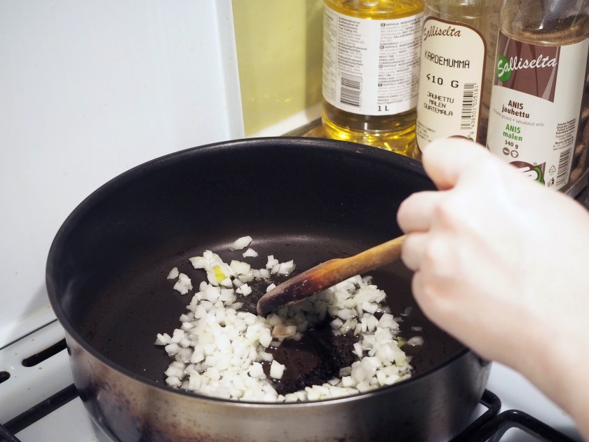 Phyllo Rolls With Spicy Ground Meat Filling