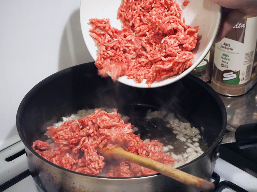 Phyllo Rolls With Spicy Ground Meat Filling