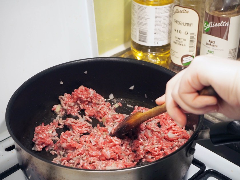 Phyllo Rolls With Spicy Ground Meat Filling