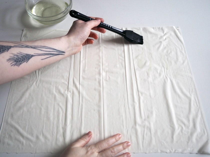 Phyllo rolls with spicy meat filling